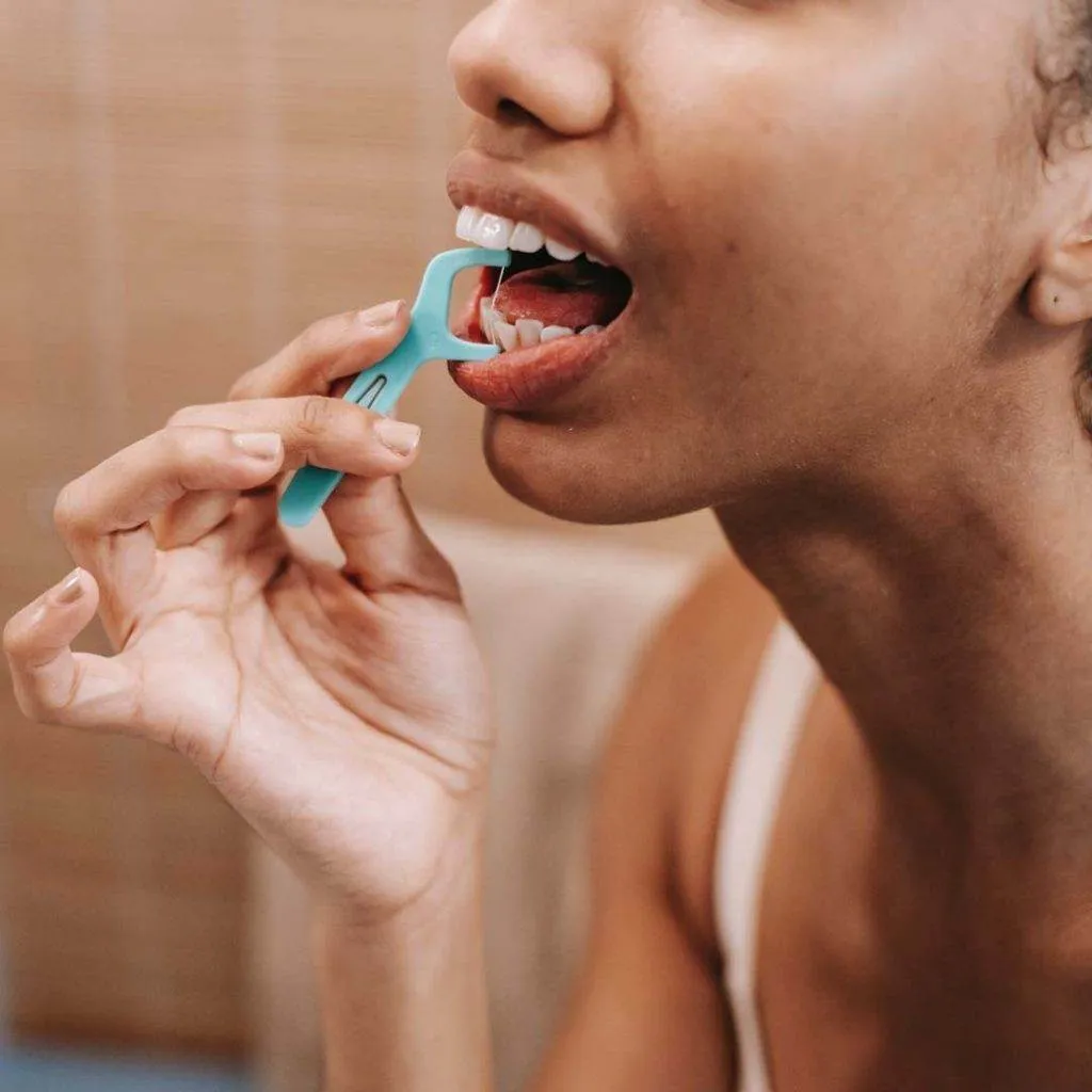 5 WAYS TO STOP YOUR GUM BLEEDING