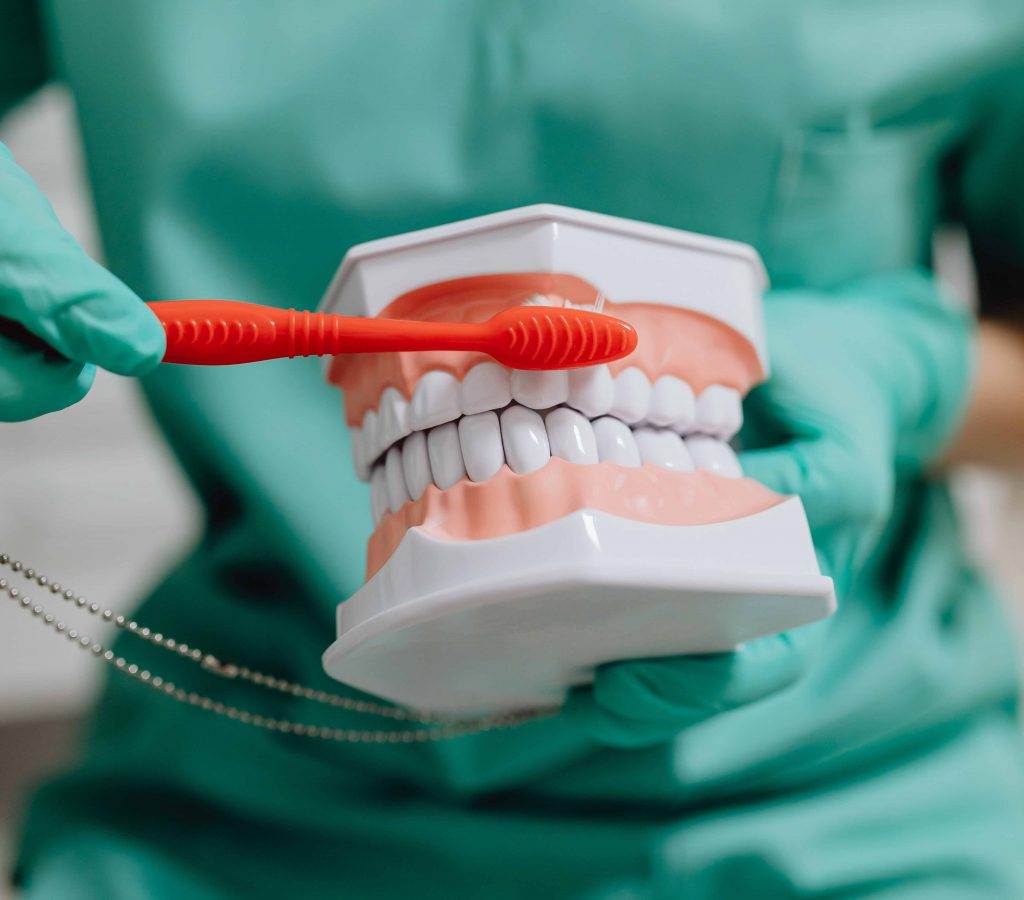 7 TIPS TO CHOOSE THE RIGHT TOOTHBRUSH